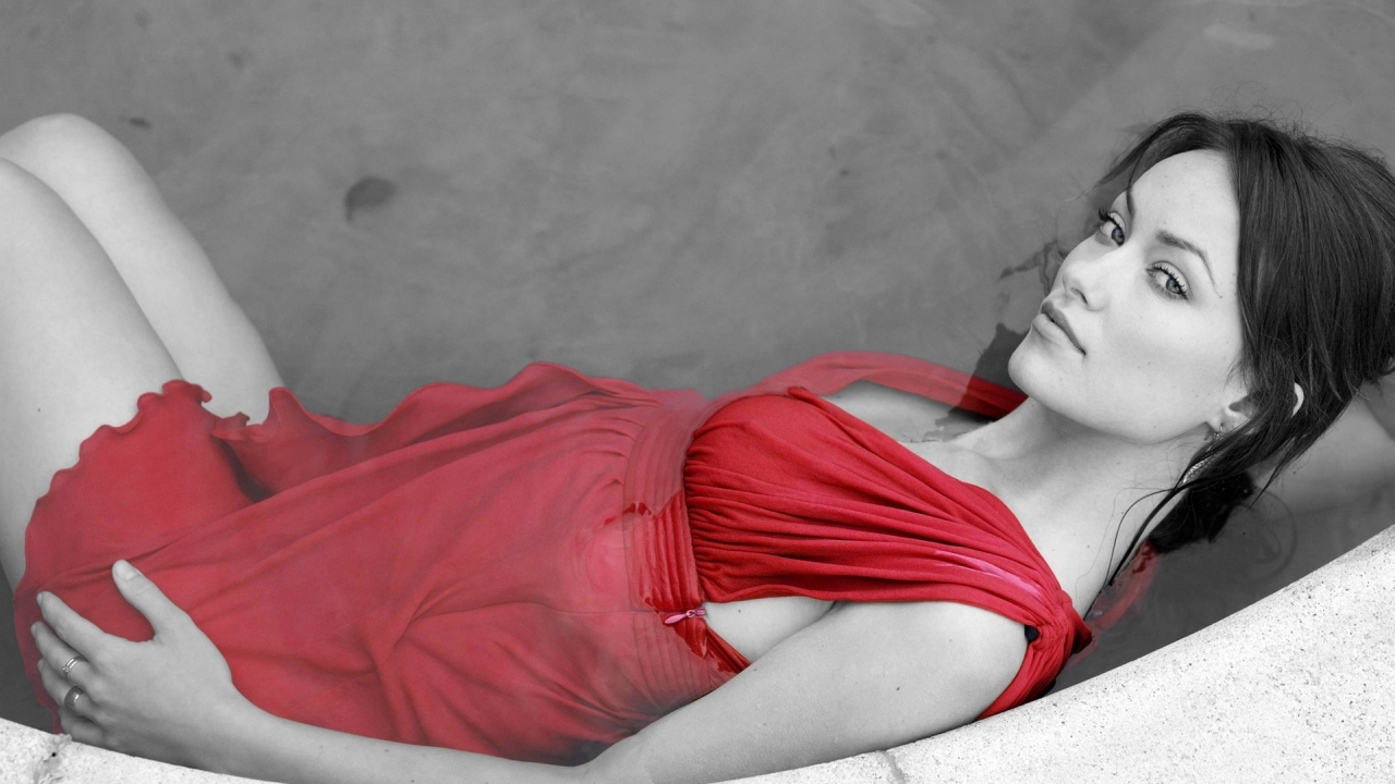 Olivia Wilde Black and Red for 1280 x 720 HDTV 720p resolution