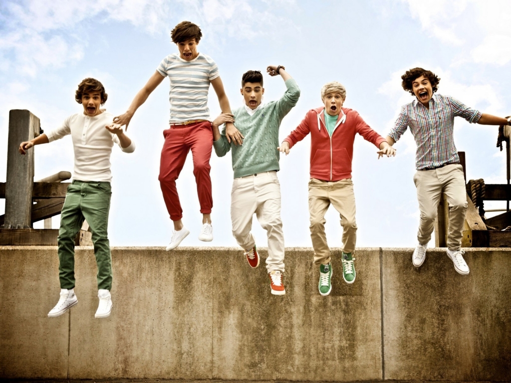 One Direction Jumping for 1024 x 768 resolution