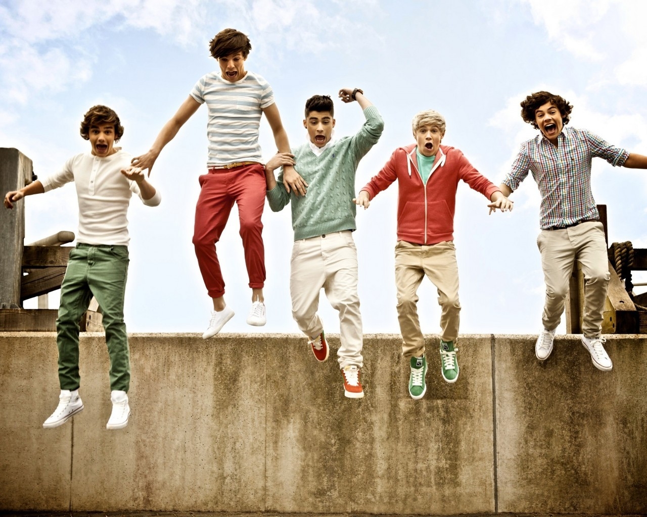 One Direction Jumping for 1280 x 1024 resolution