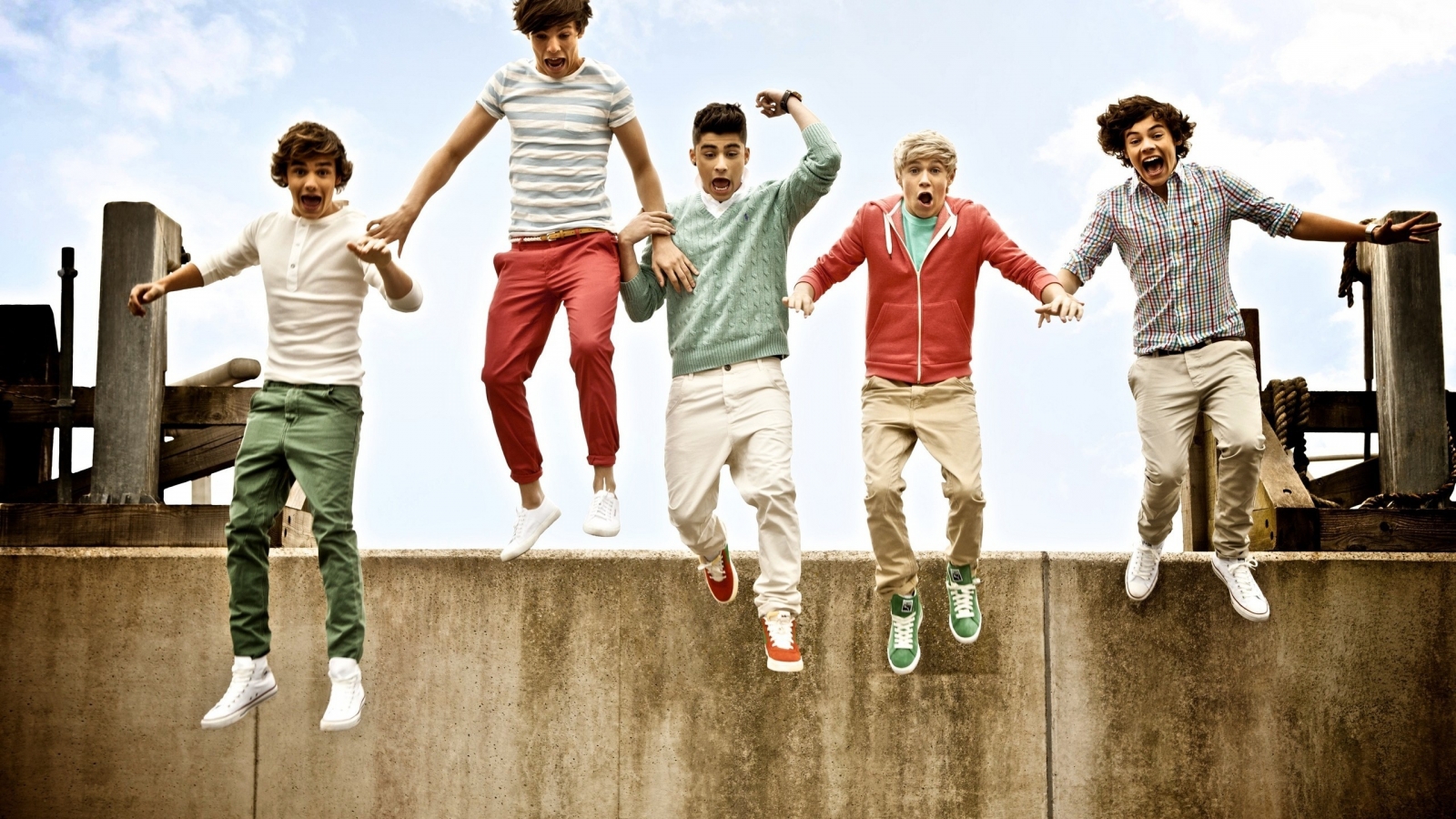 One Direction Jumping for 1600 x 900 HDTV resolution
