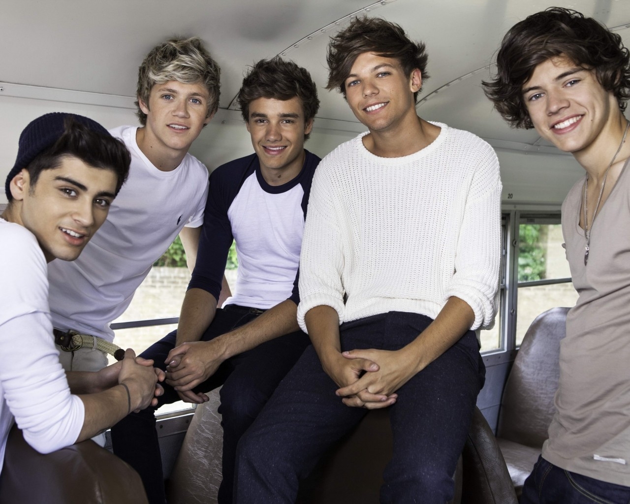 One Direction Smiling for 1280 x 1024 resolution
