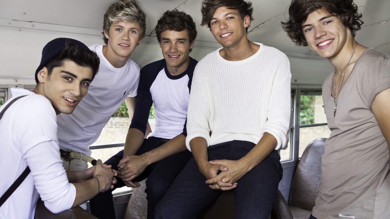 One Direction Smiling for 1280 x 720 HDTV 720p resolution