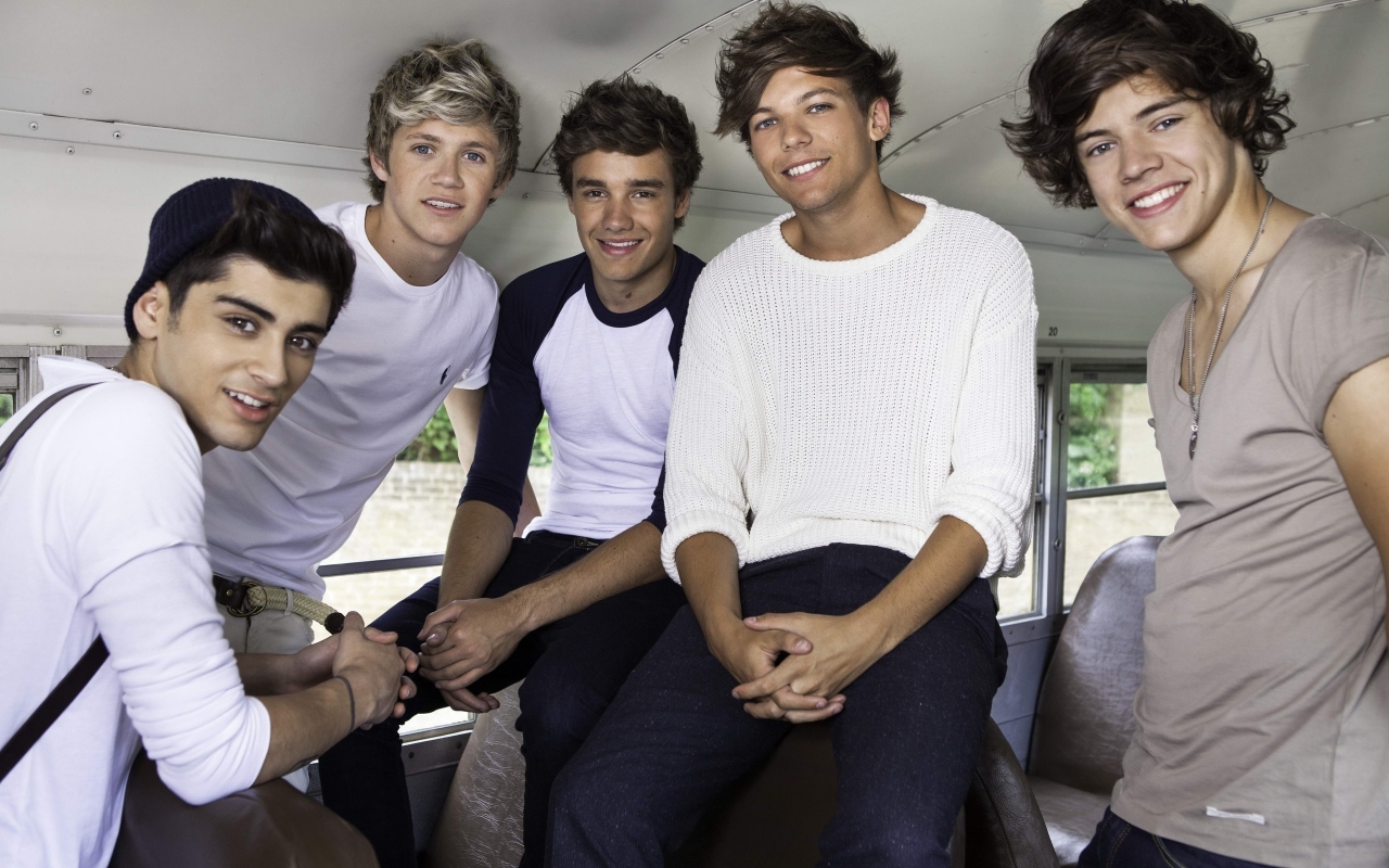 One Direction Smiling for 1280 x 800 widescreen resolution