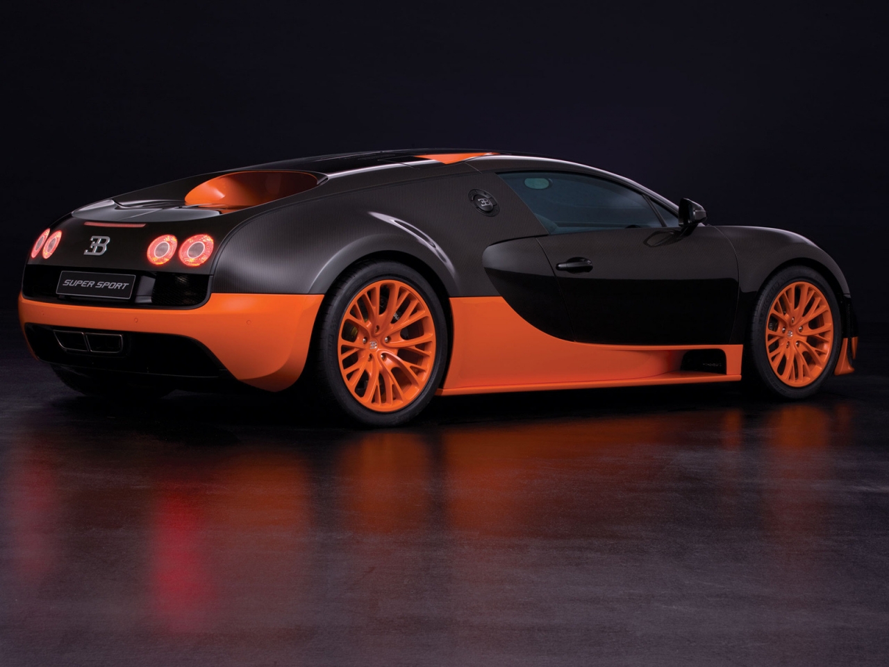 Orange Bugatti Veyron Super Sport for 1280 x 960 resolution