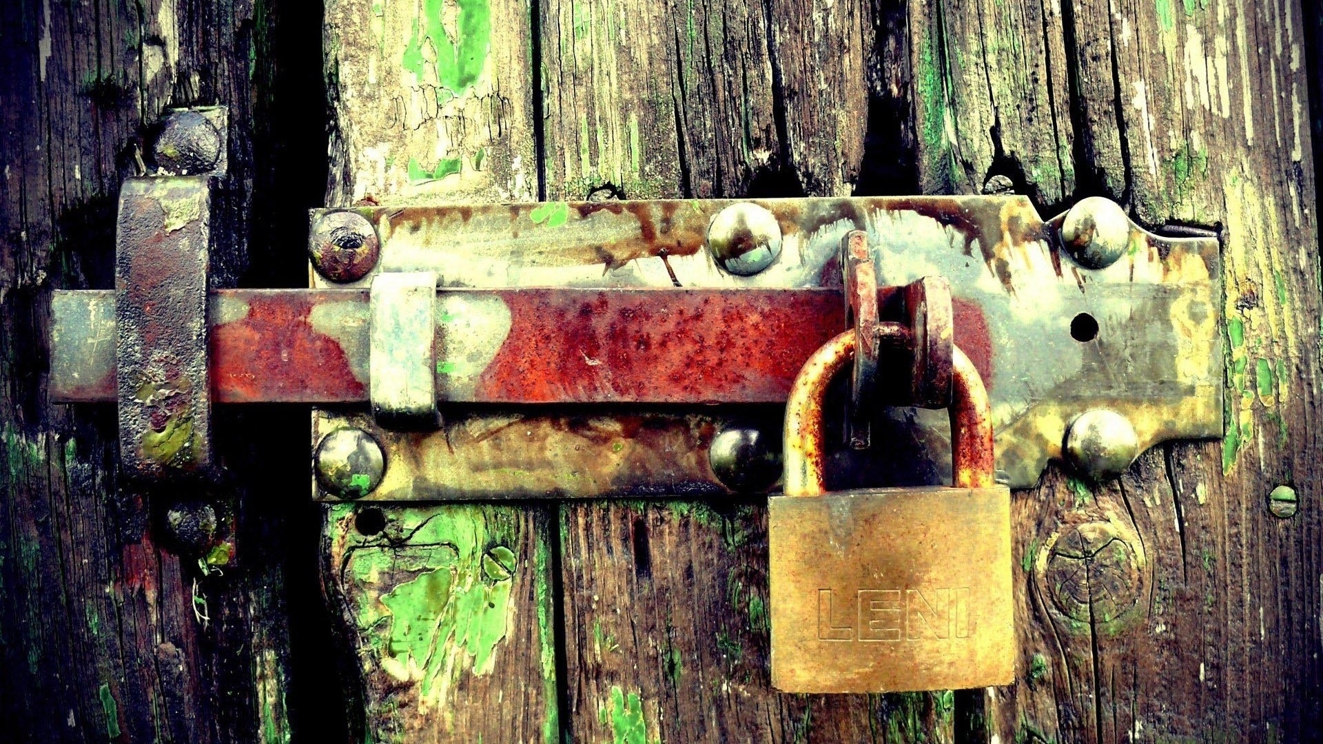 Padlock on the gate for 1920 x 1080 HDTV 1080p resolution