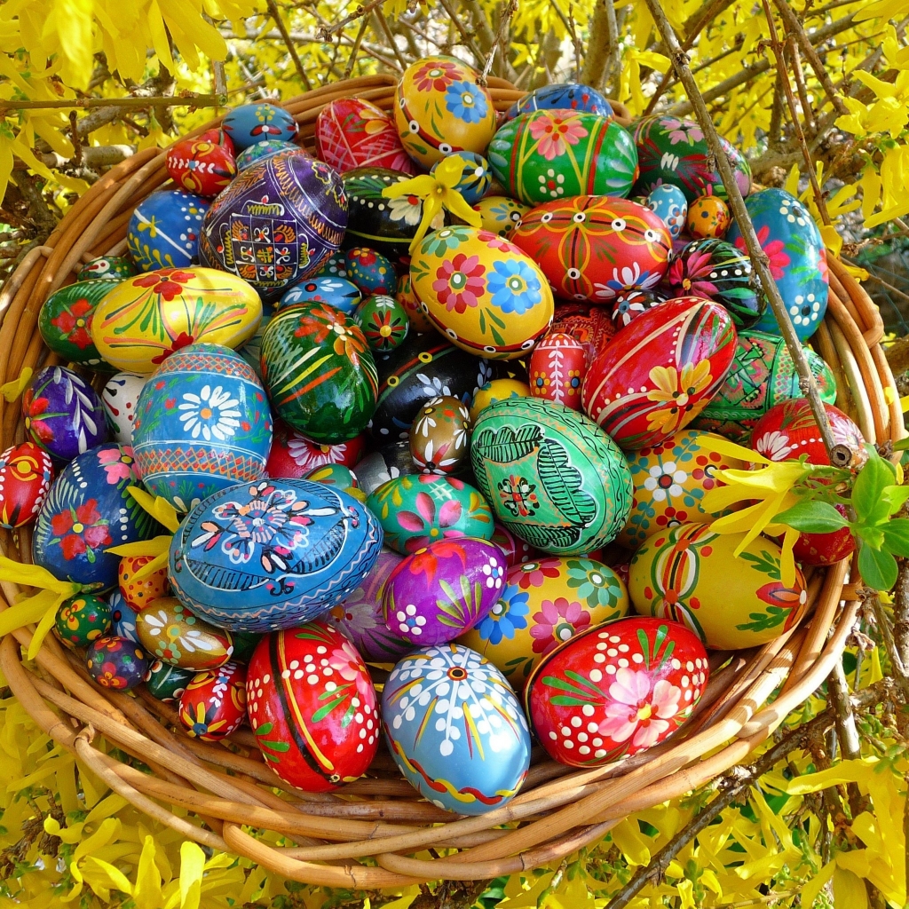 Painted Easter Eggs for 1024 x 1024 iPad resolution