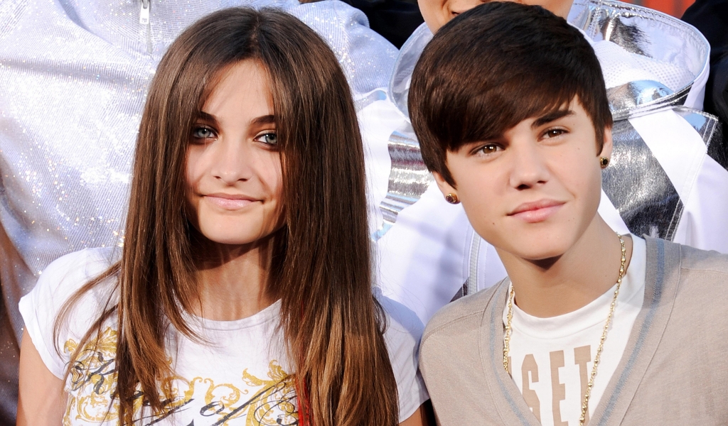 Paris Jackson and Justin Bieber for 1024 x 600 widescreen resolution