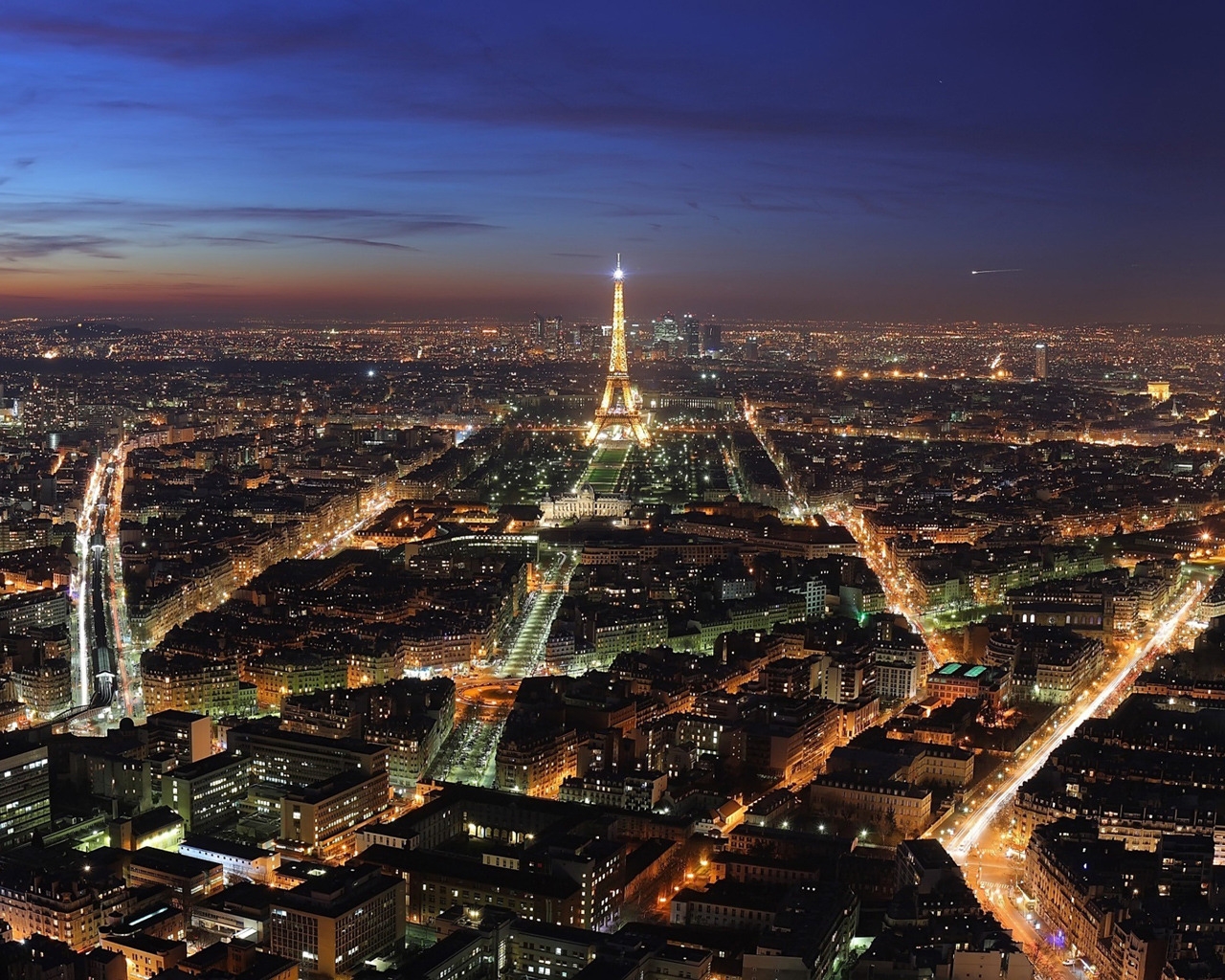 Paris seen at night for 1280 x 1024 resolution