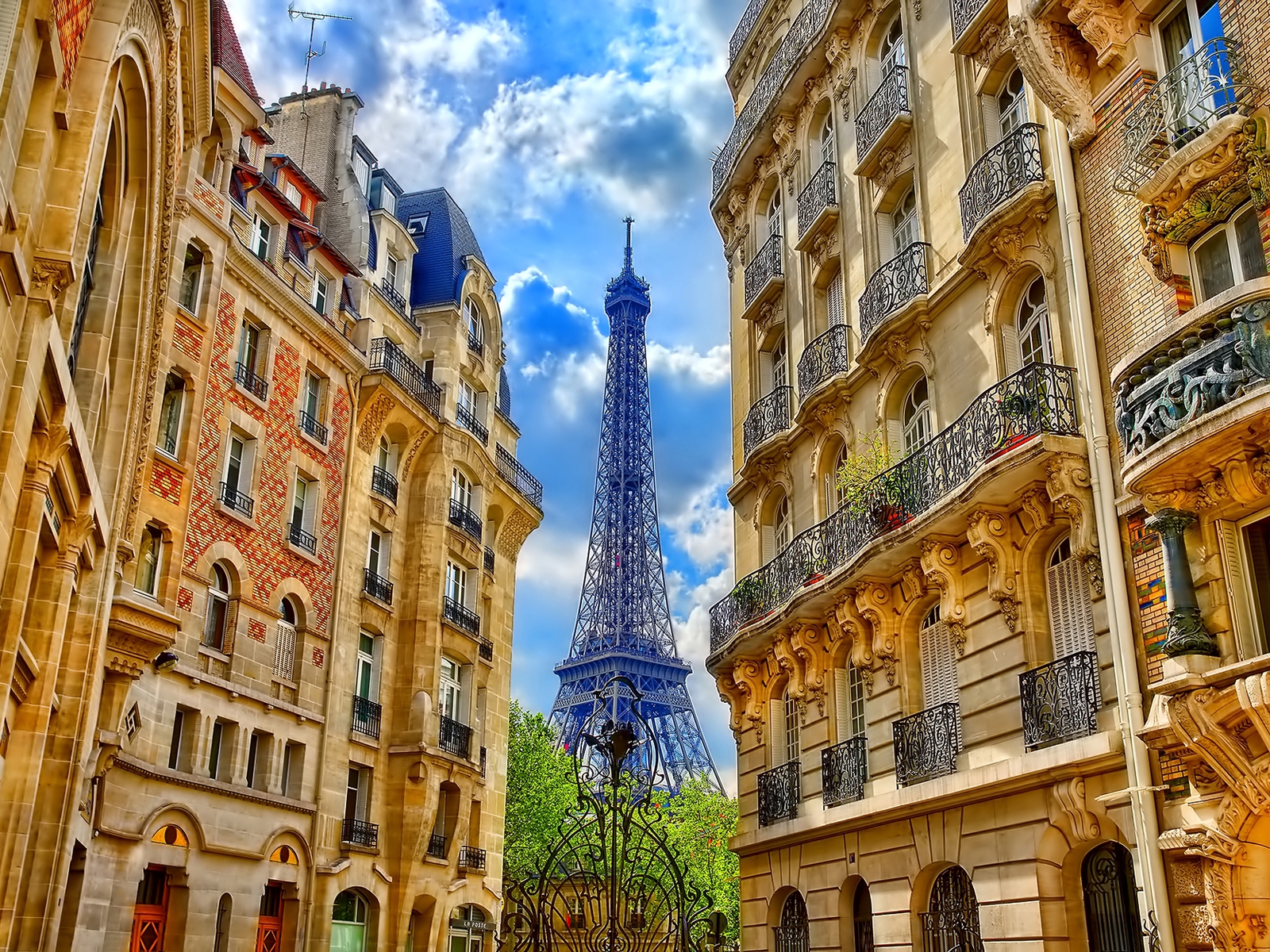 Paris Street Corner View for 1600 x 1200 resolution