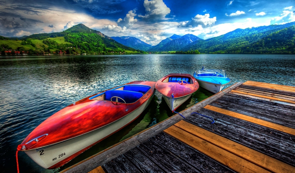 Parked Boats for 1024 x 600 widescreen resolution