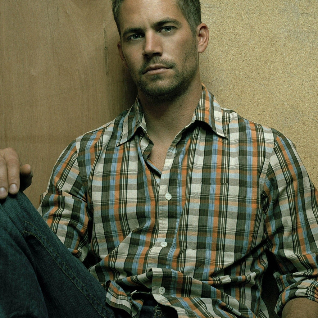 Paul Walker Relax for 1024 x 1024 iPad resolution