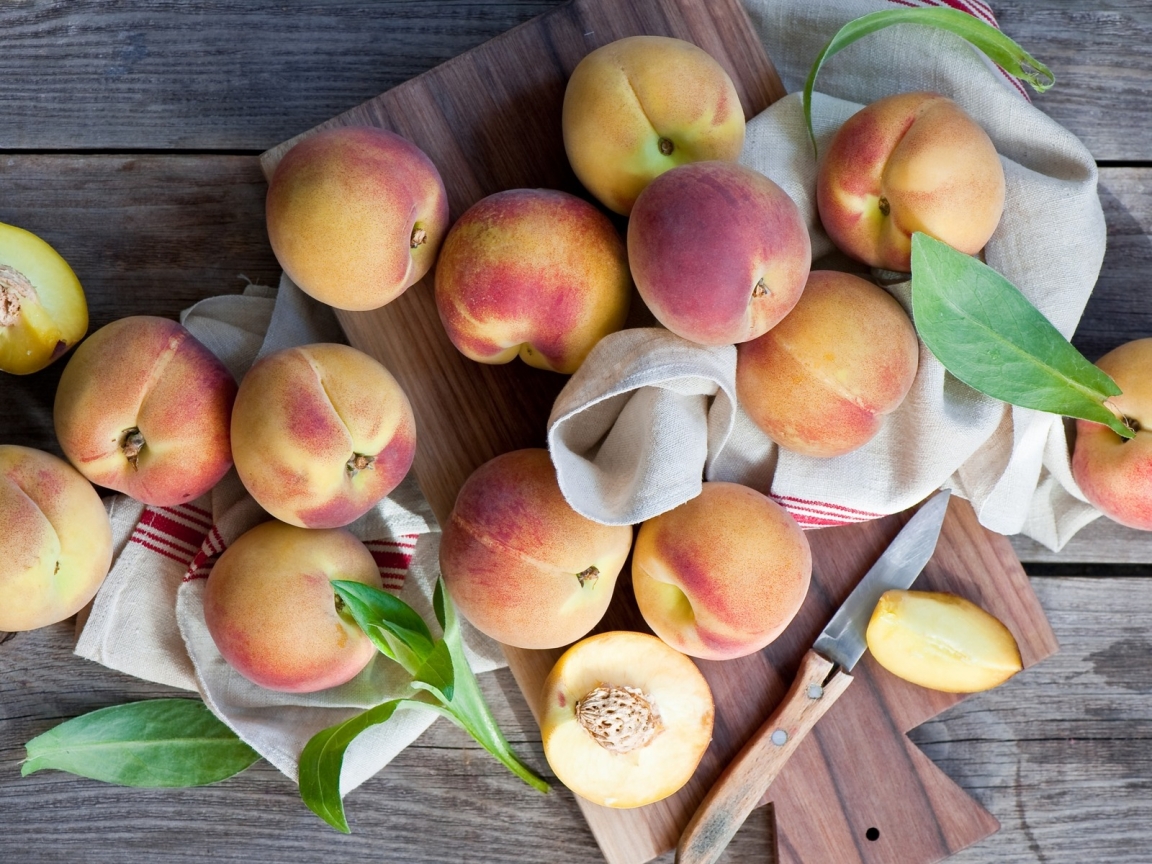Peaches for 1152 x 864 resolution