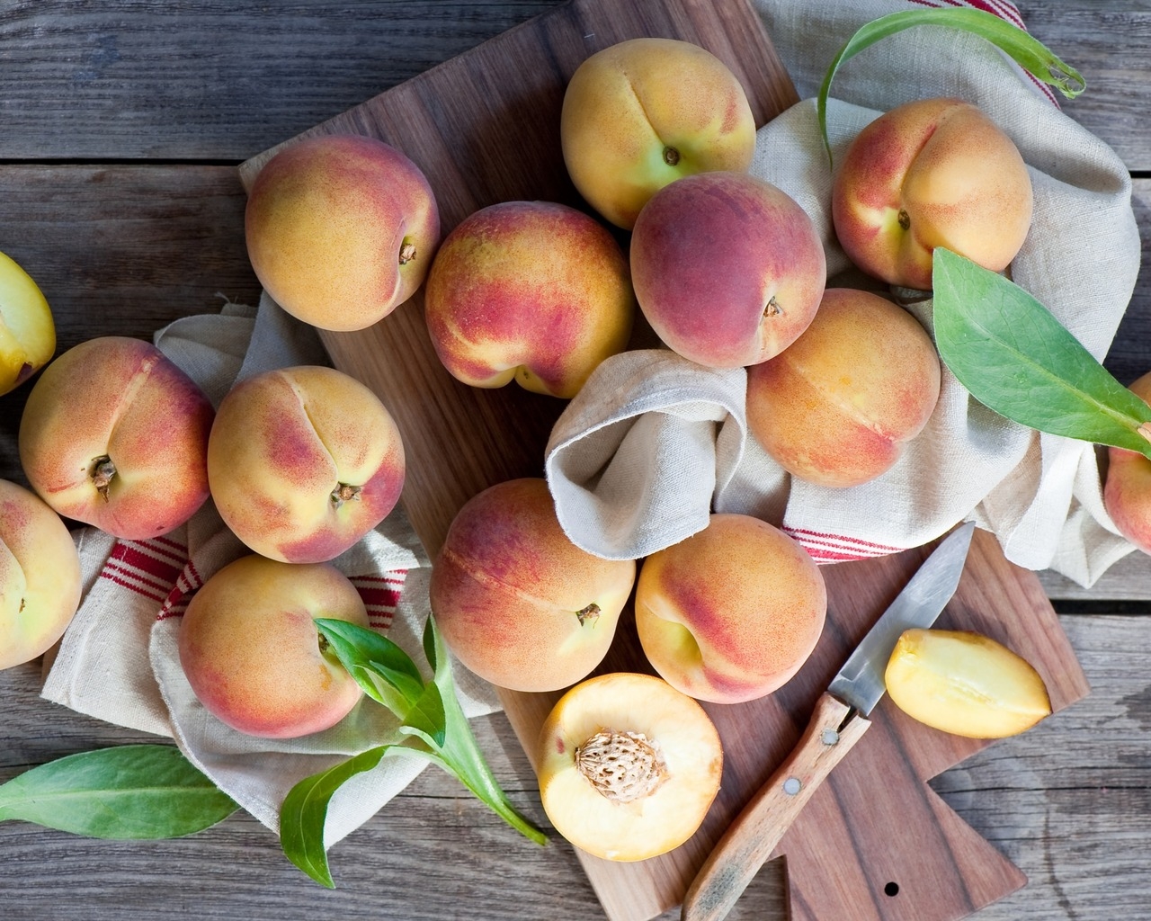 Peaches for 1280 x 1024 resolution