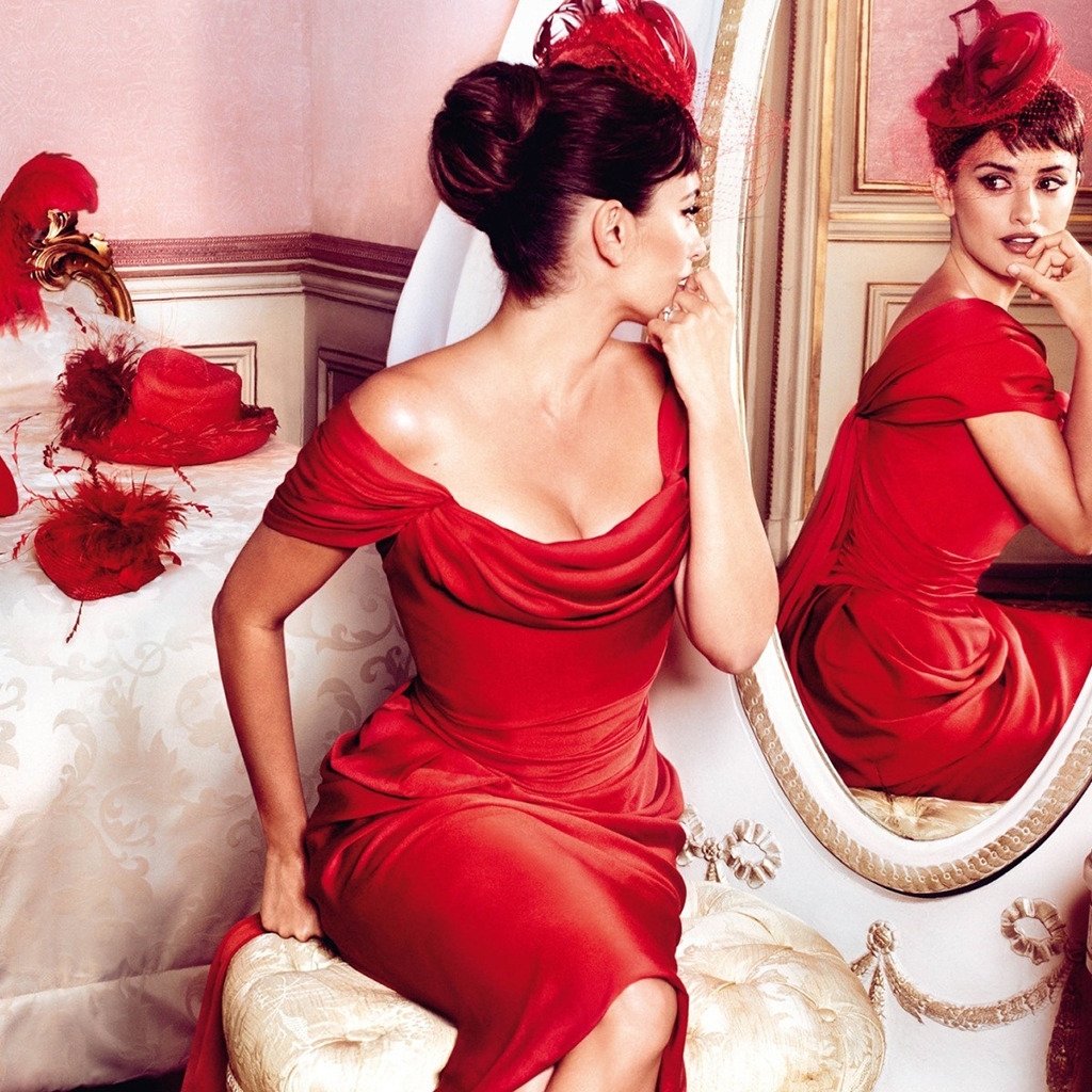 Penelope Cruz Red Outfit for 1024 x 1024 iPad resolution