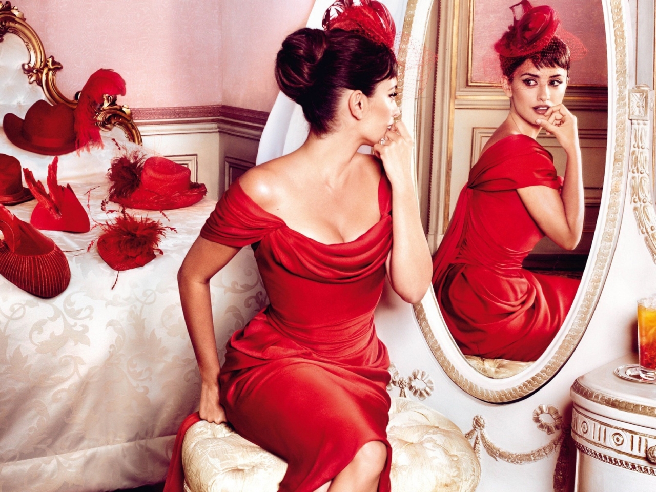 Penelope Cruz Red Outfit for 1280 x 960 resolution