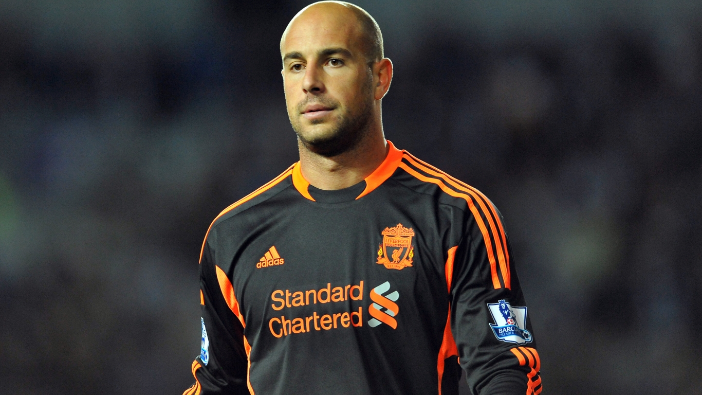 Pepe Reina Liverpool for 1366 x 768 HDTV resolution