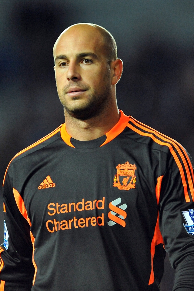 Pepe Reina Liverpool for 640 x 960 iPhone 4 resolution