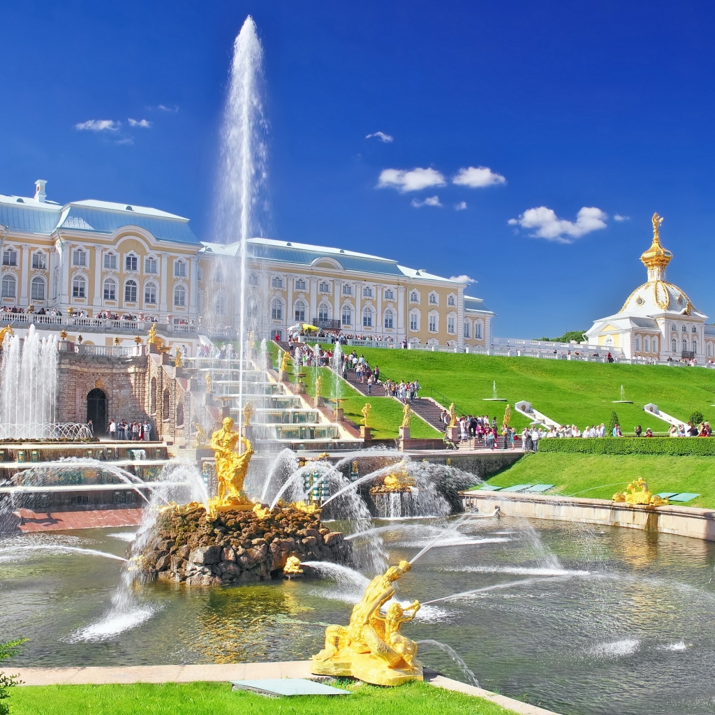 Peterhof Palace Fountain for 1024 x 1024 iPad resolution