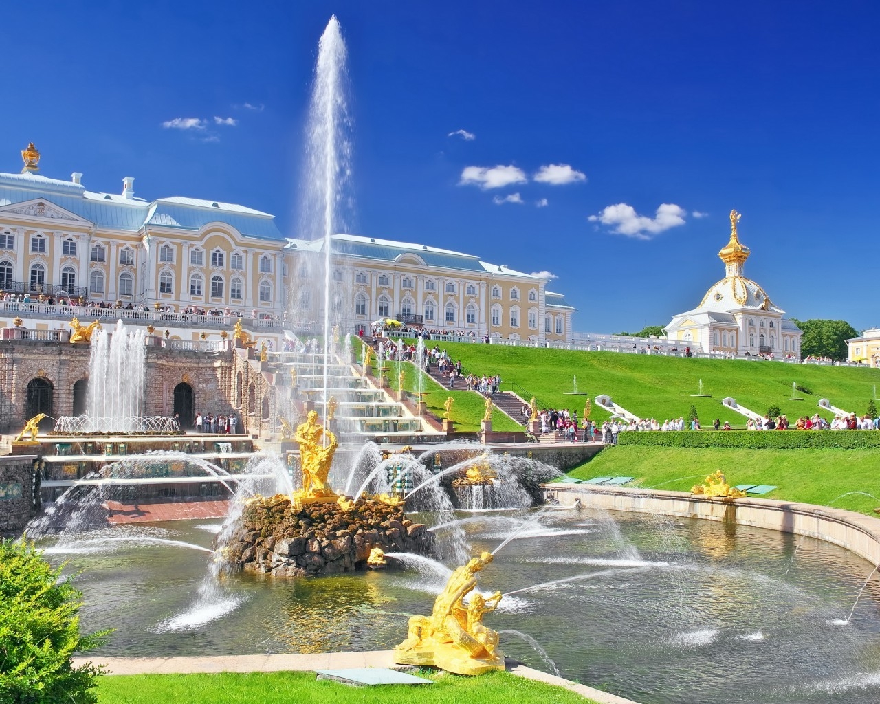 Peterhof Palace Fountain for 1280 x 1024 resolution