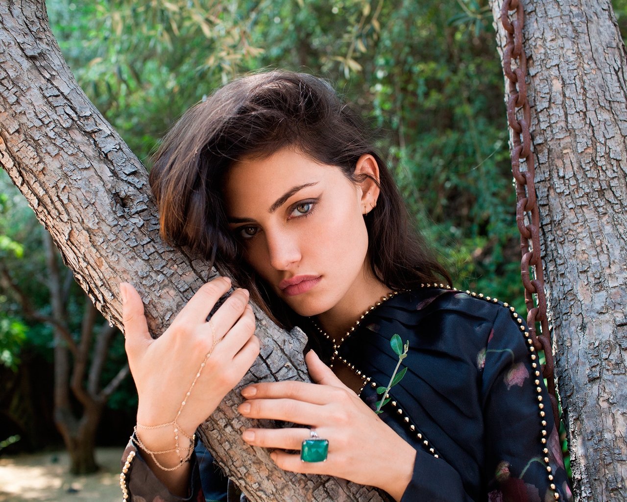 Phoebe Tonkin  for 1280 x 1024 resolution