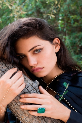 Phoebe Tonkin  for 320 x 480 iPhone resolution