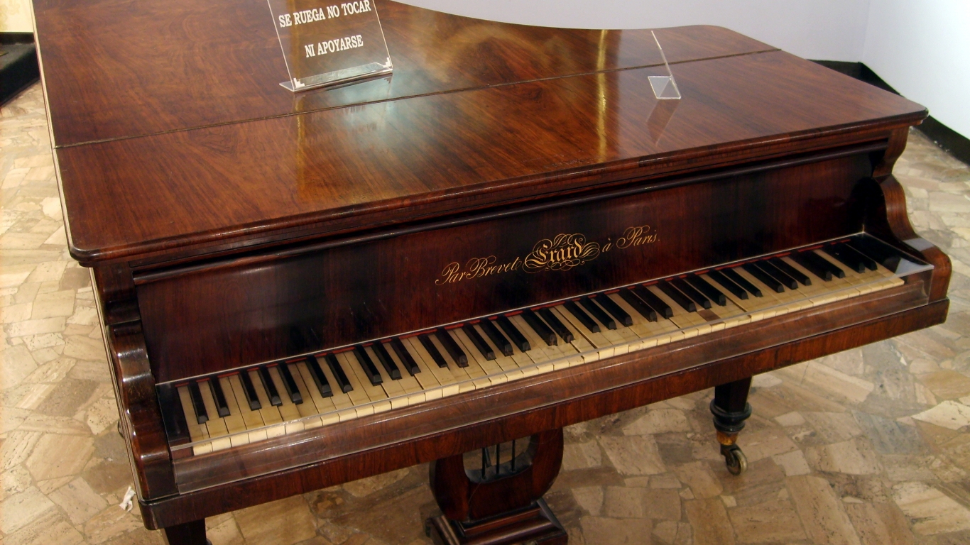 Piano Andres Bello for 1366 x 768 HDTV resolution