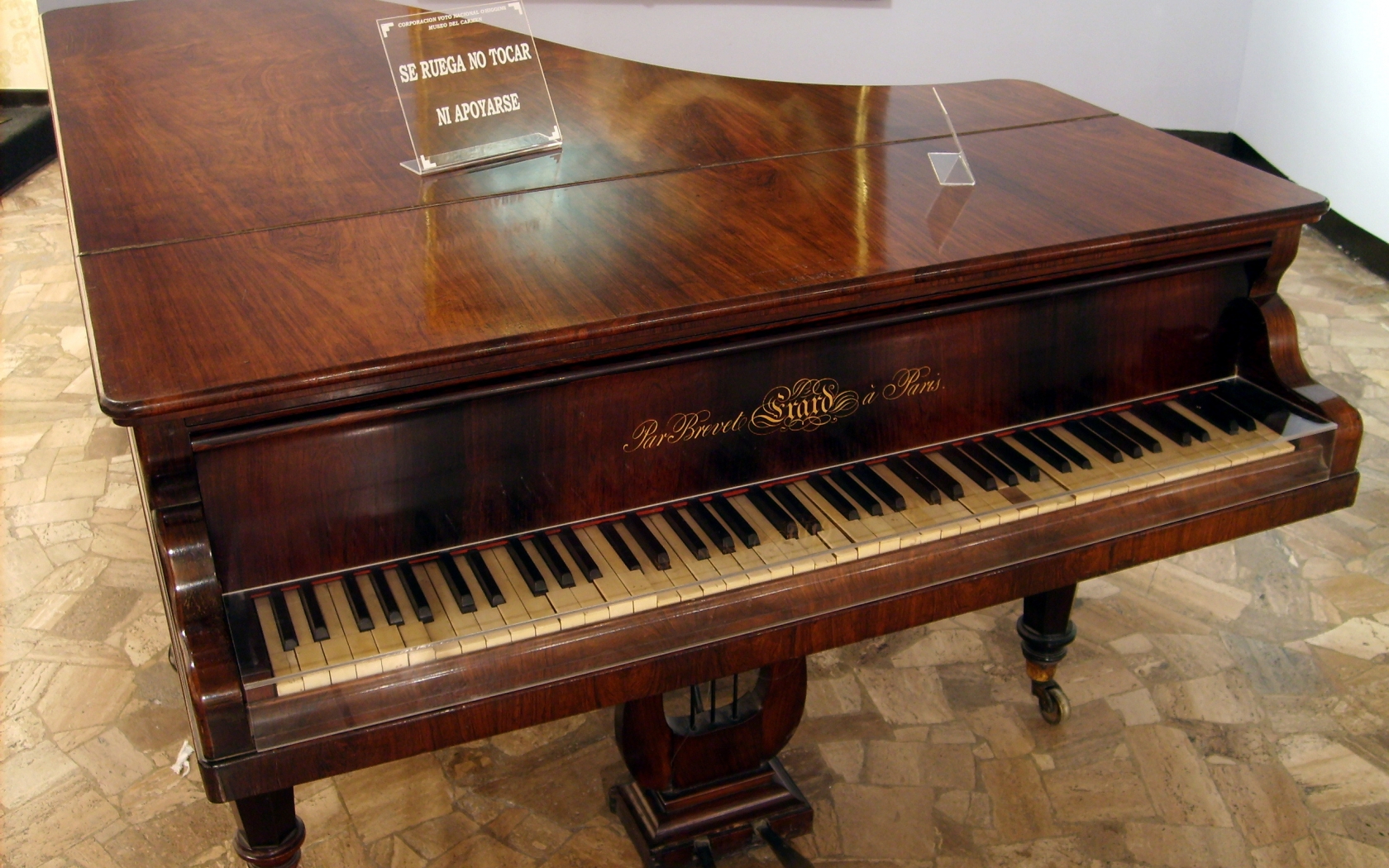 Piano Andres Bello for 1680 x 1050 widescreen resolution