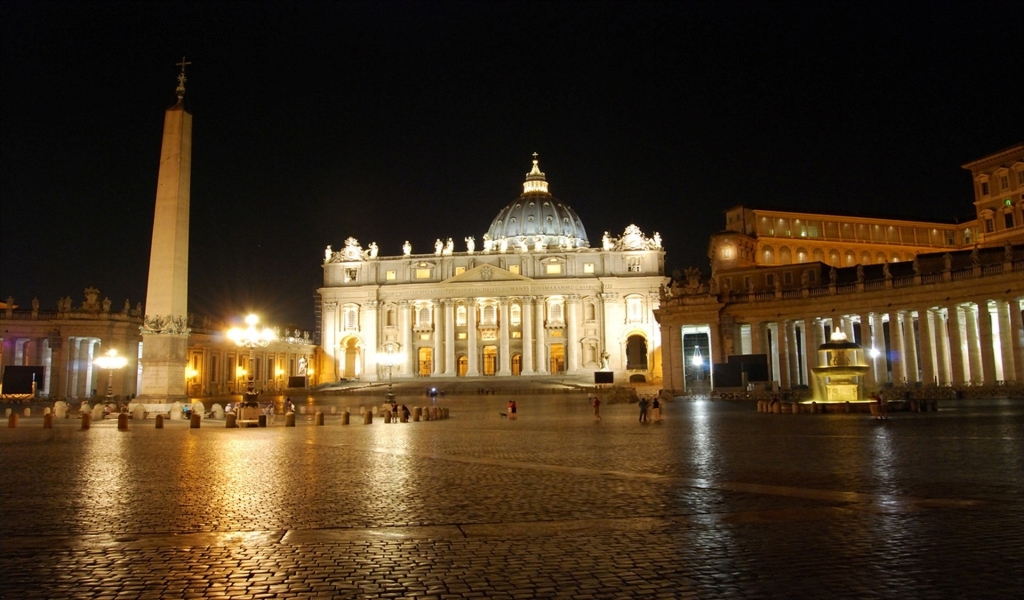 Piazza San Pietro during the Night for 1024 x 600 widescreen resolution