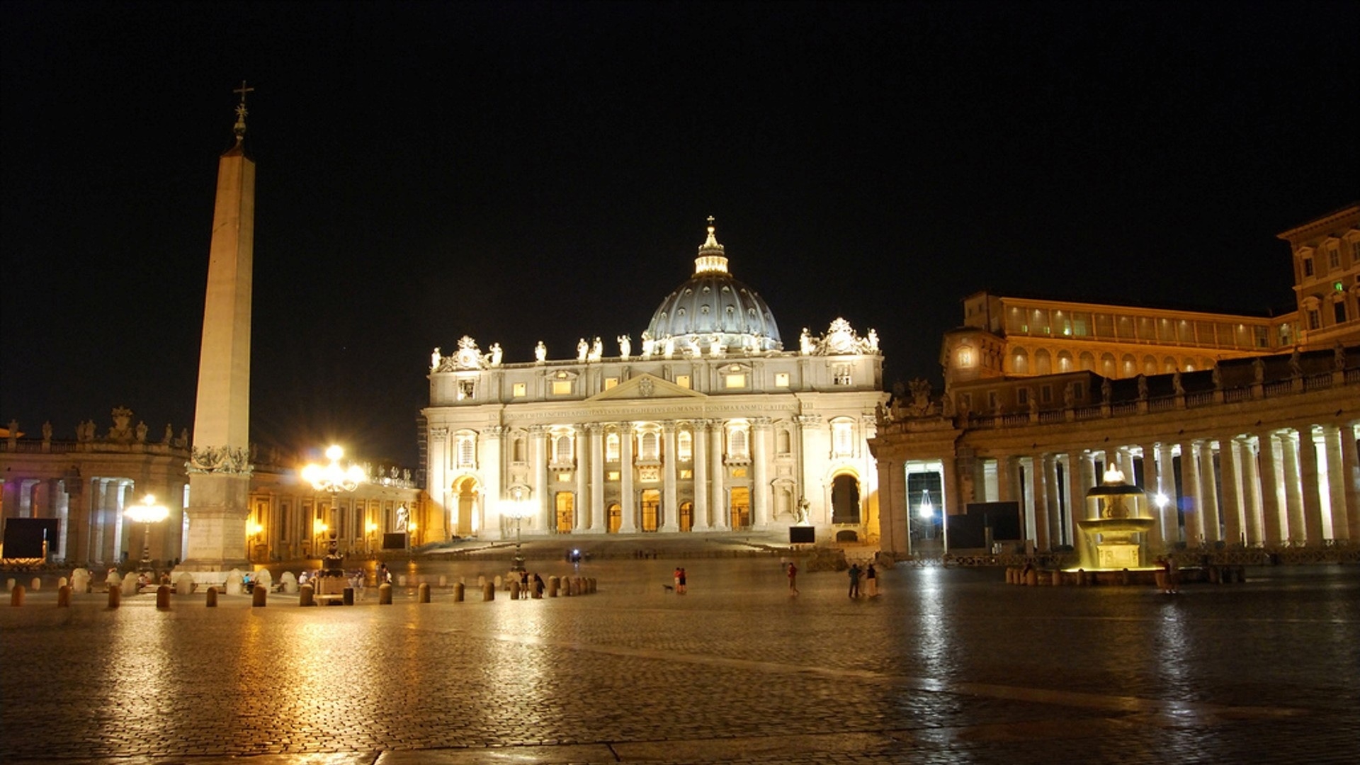 Piazza San Pietro during the Night for 1920 x 1080 HDTV 1080p resolution