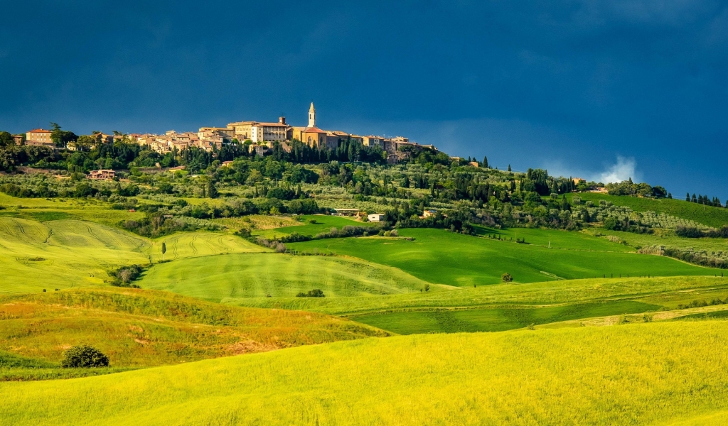 Pienza Tuscany for 1024 x 600 widescreen resolution