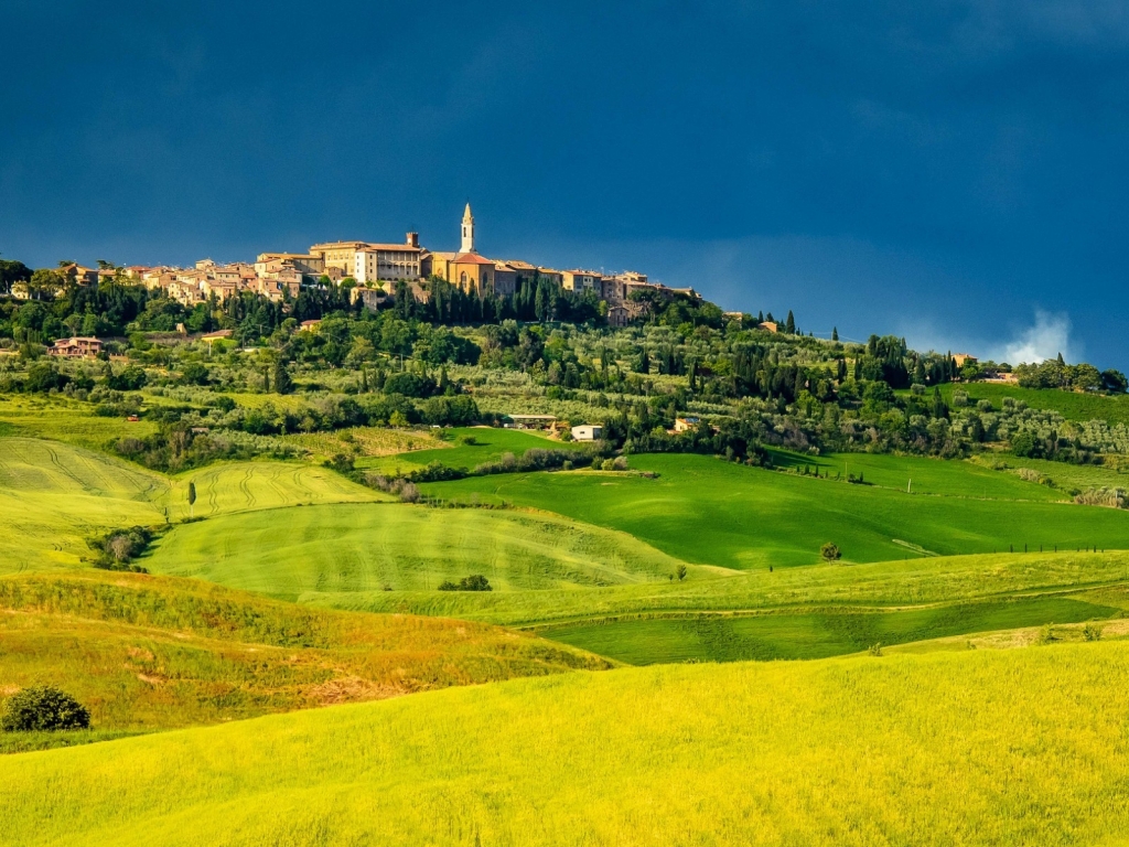 Pienza Tuscany for 1024 x 768 resolution