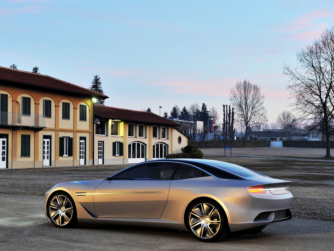 Pininfarina Cambiano Side and Rear for 1280 x 960 resolution