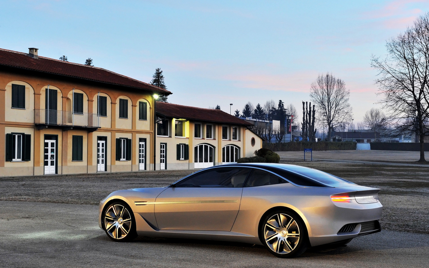 Pininfarina Cambiano Side and Rear for 1680 x 1050 widescreen resolution