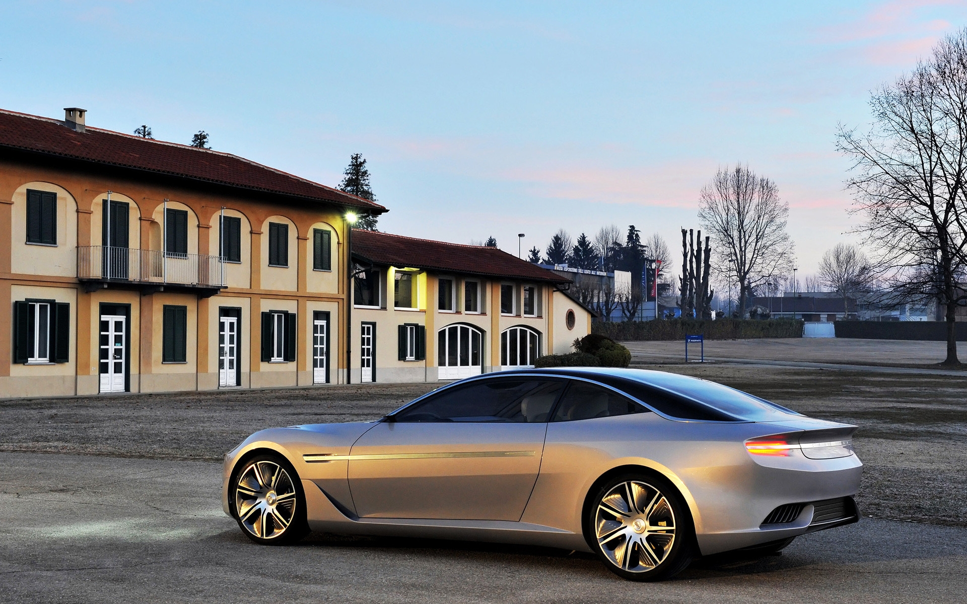 Pininfarina Cambiano Side and Rear for 1920 x 1200 widescreen resolution