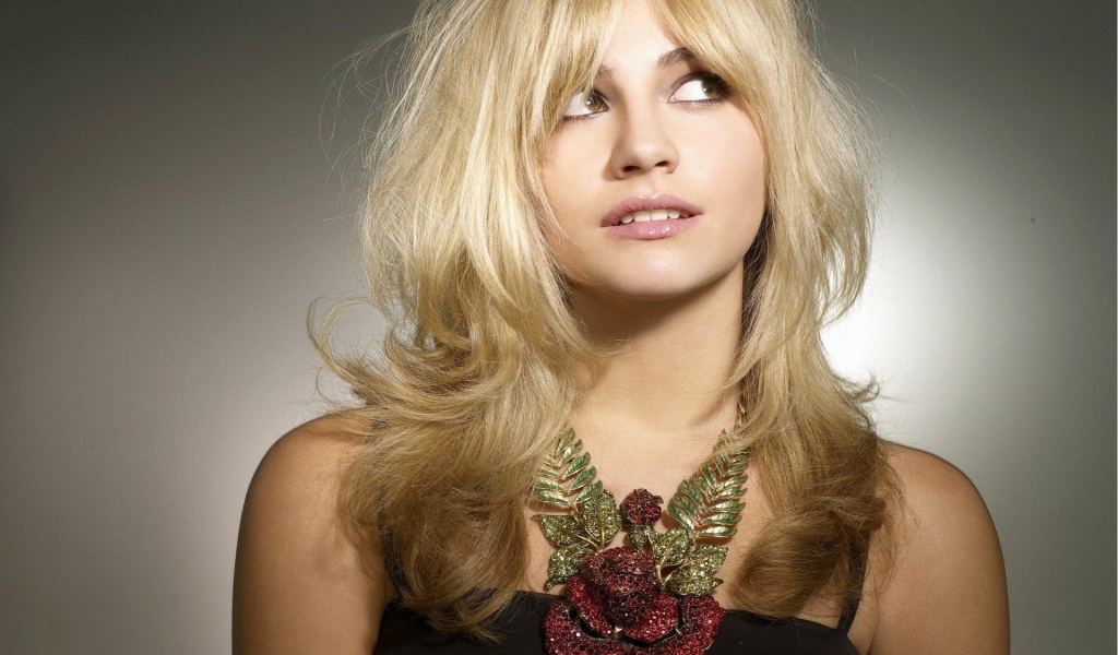 Pixie Lott Cool for 1024 x 600 widescreen resolution