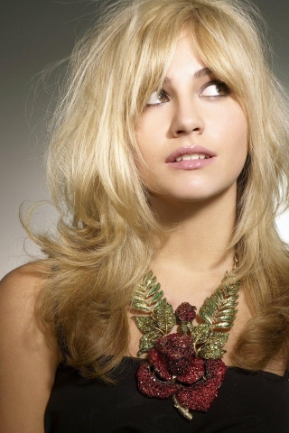 Pixie Lott Cool for 320 x 480 iPhone resolution