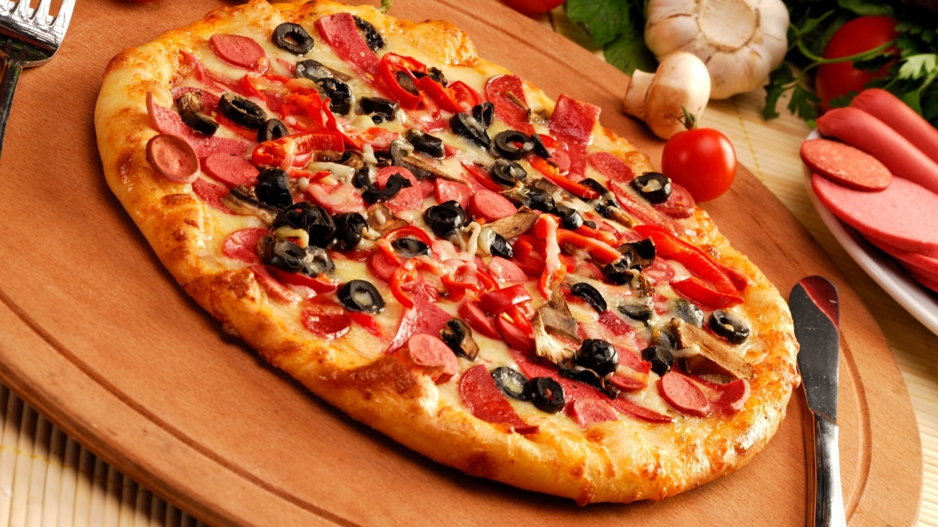 Pizza for 1366 x 768 HDTV resolution