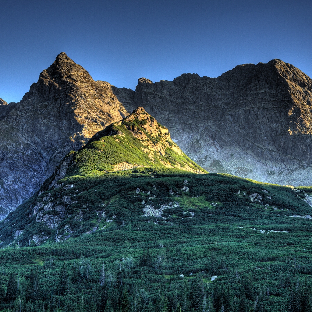 Polish Tatra Mountains for 1024 x 1024 iPad resolution