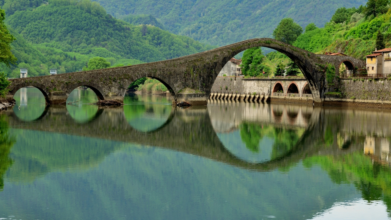 Ponte del Diavolo Italy for 1366 x 768 HDTV resolution