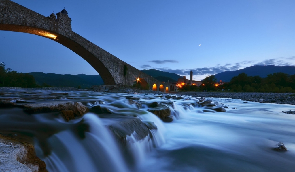 Ponte del Diavolo Night View for 1024 x 600 widescreen resolution