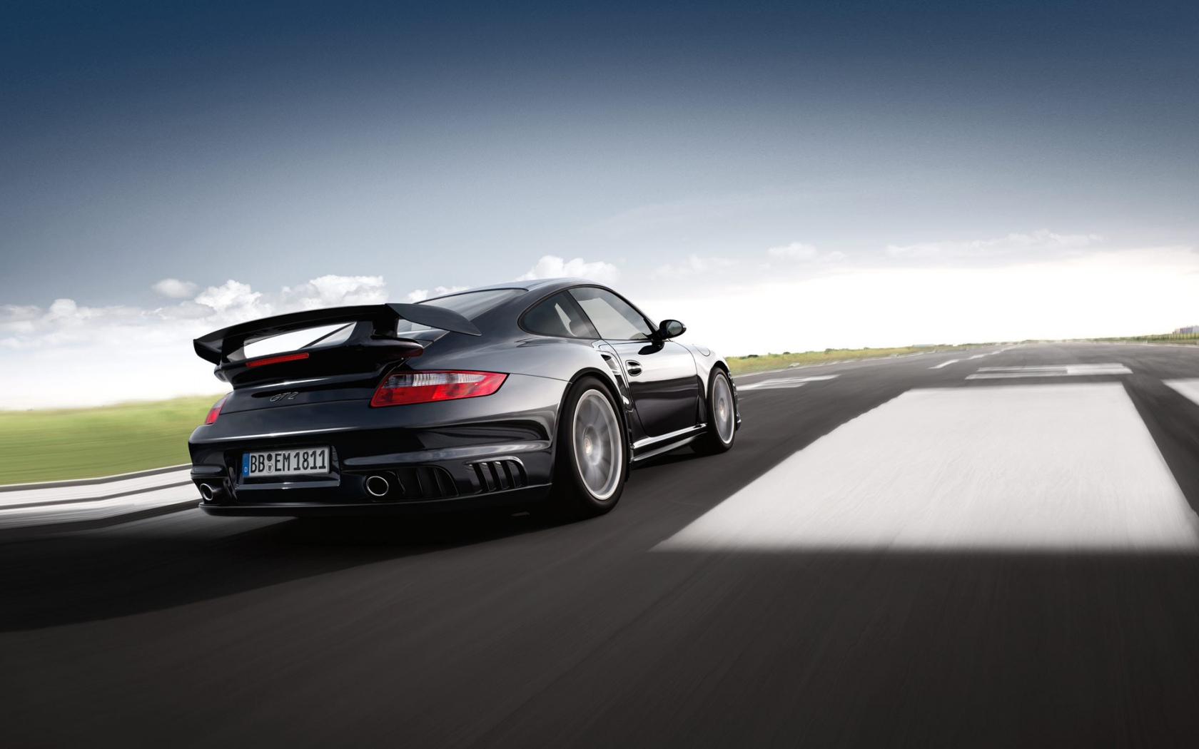 Porsche 911 GT2 for 1680 x 1050 widescreen resolution