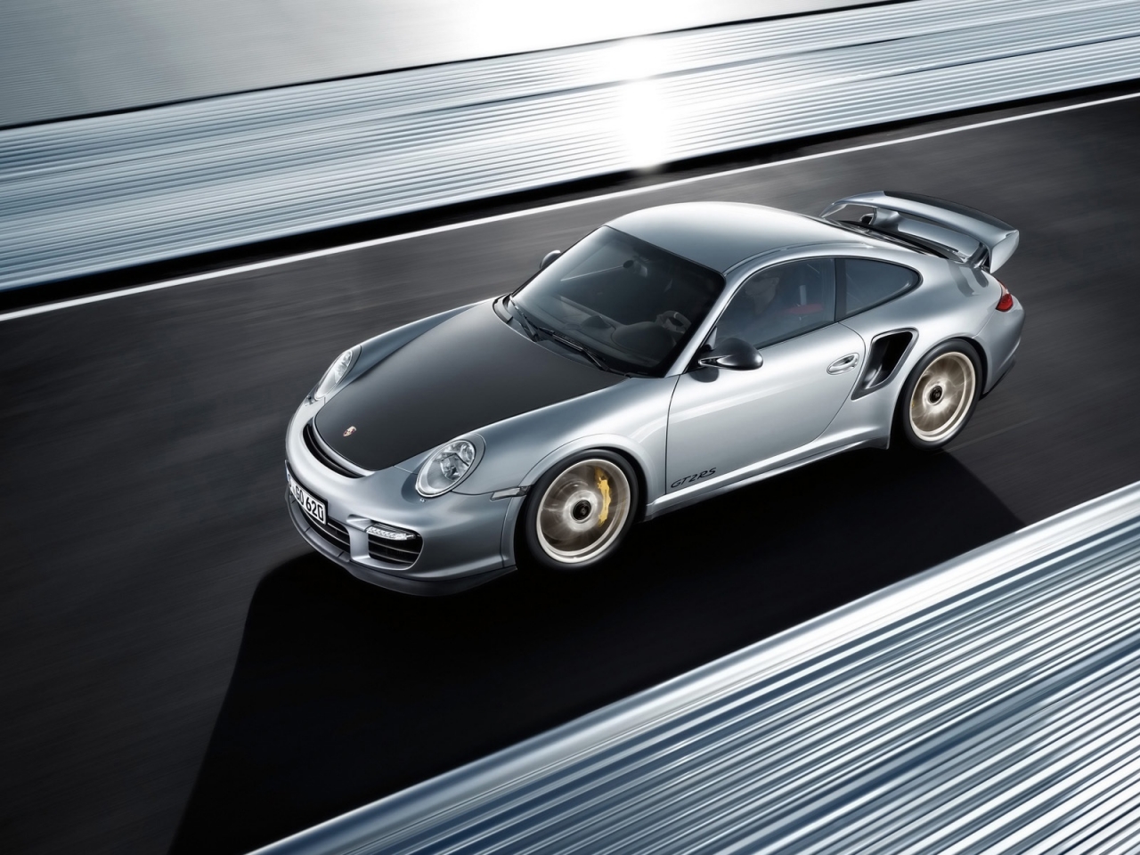 Porsche 911 GT2 RS 2011 for 1280 x 960 resolution
