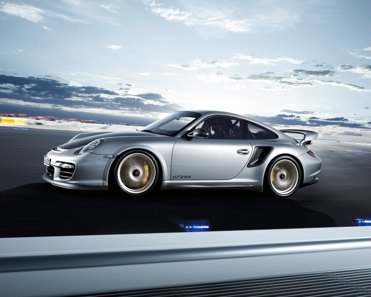 Porsche 911 GT2 RS 2011 Speed for 1280 x 1024 resolution