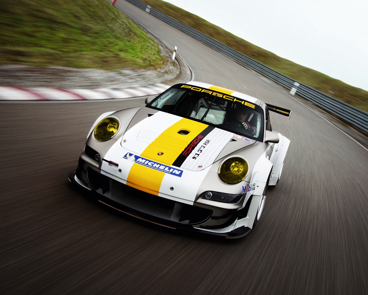 Porsche 911 GT3 RSR for 1280 x 1024 resolution