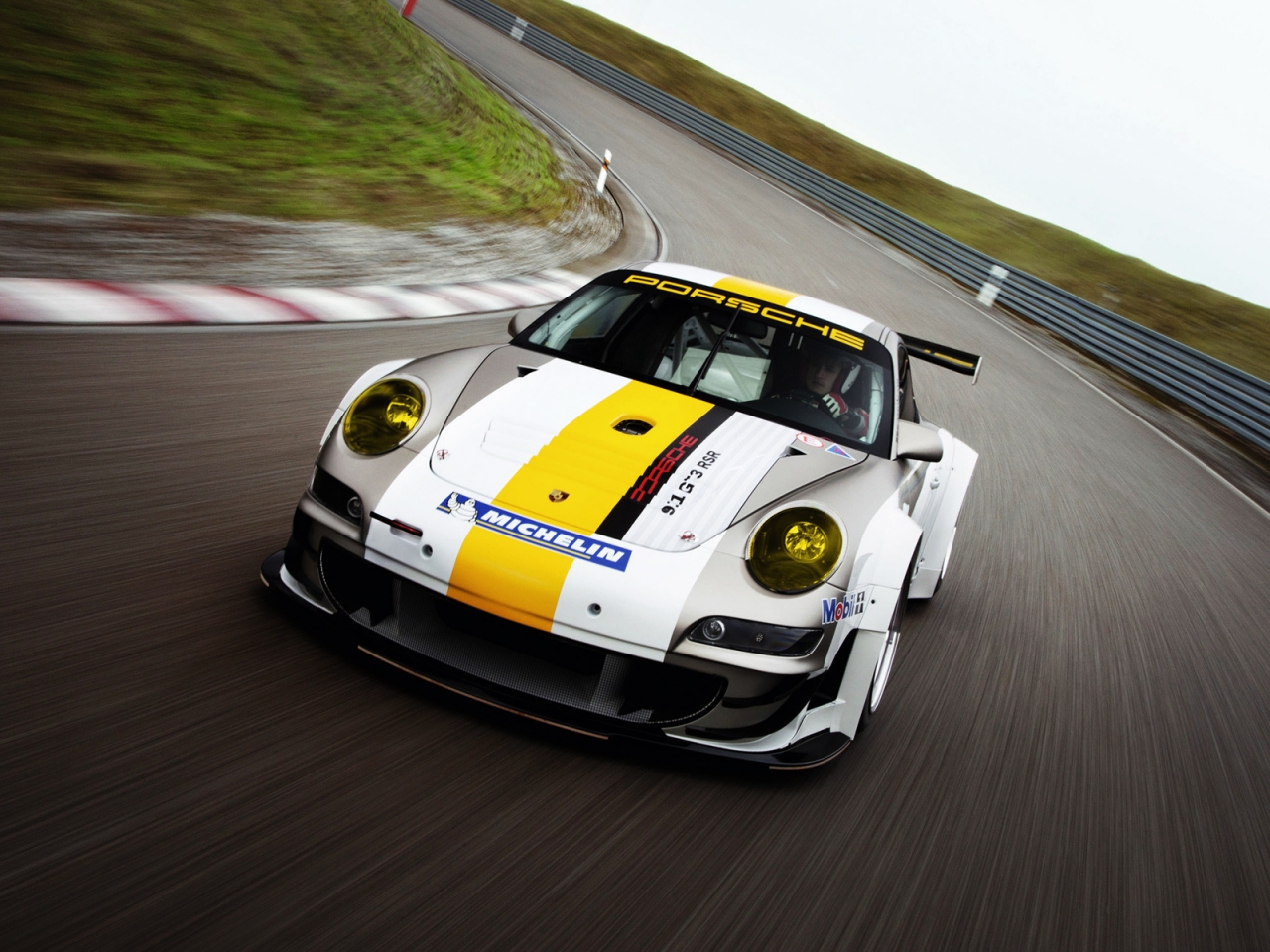 Porsche 911 GT3 RSR for 1280 x 960 resolution