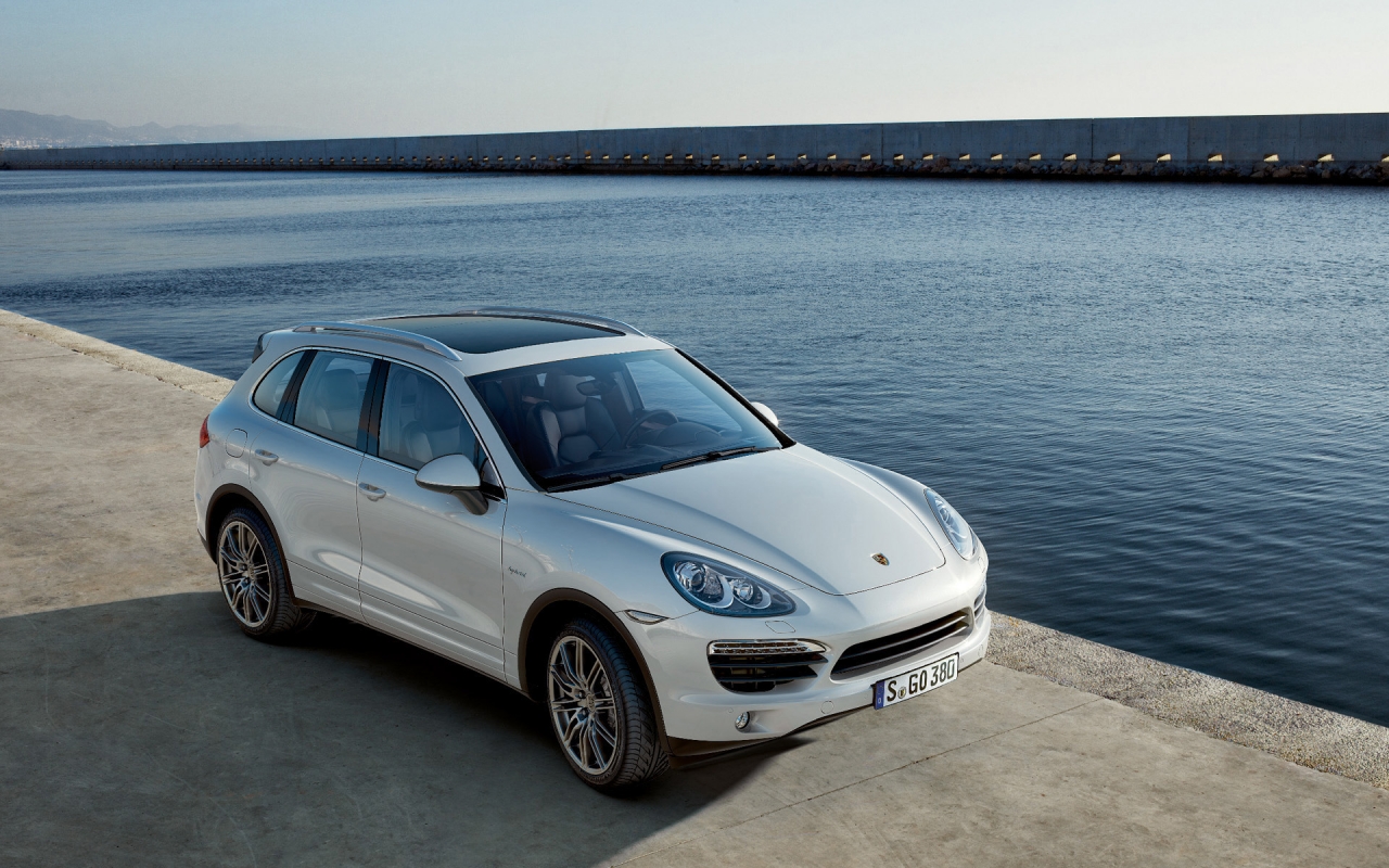 Porsche Cayenne S-Hybrid 2011 for 1280 x 800 widescreen resolution