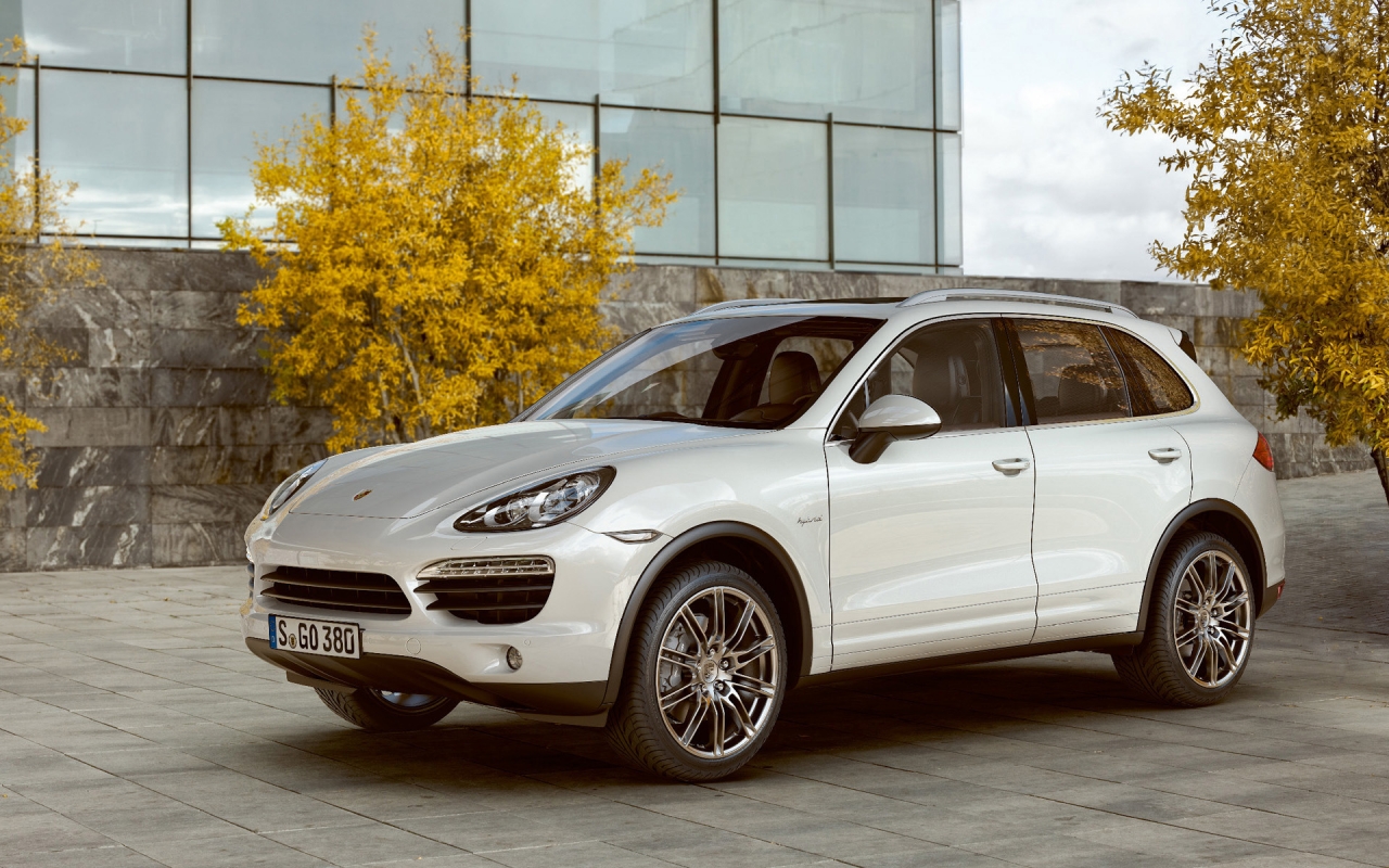 Porsche Cayenne S Hybrid 2011 Front And Side for 1280 x 800 widescreen resolution