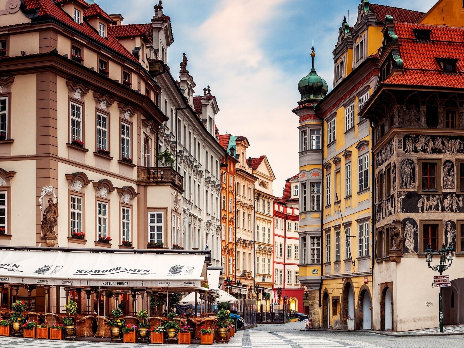 Prague Street Corner for 1600 x 1200 resolution