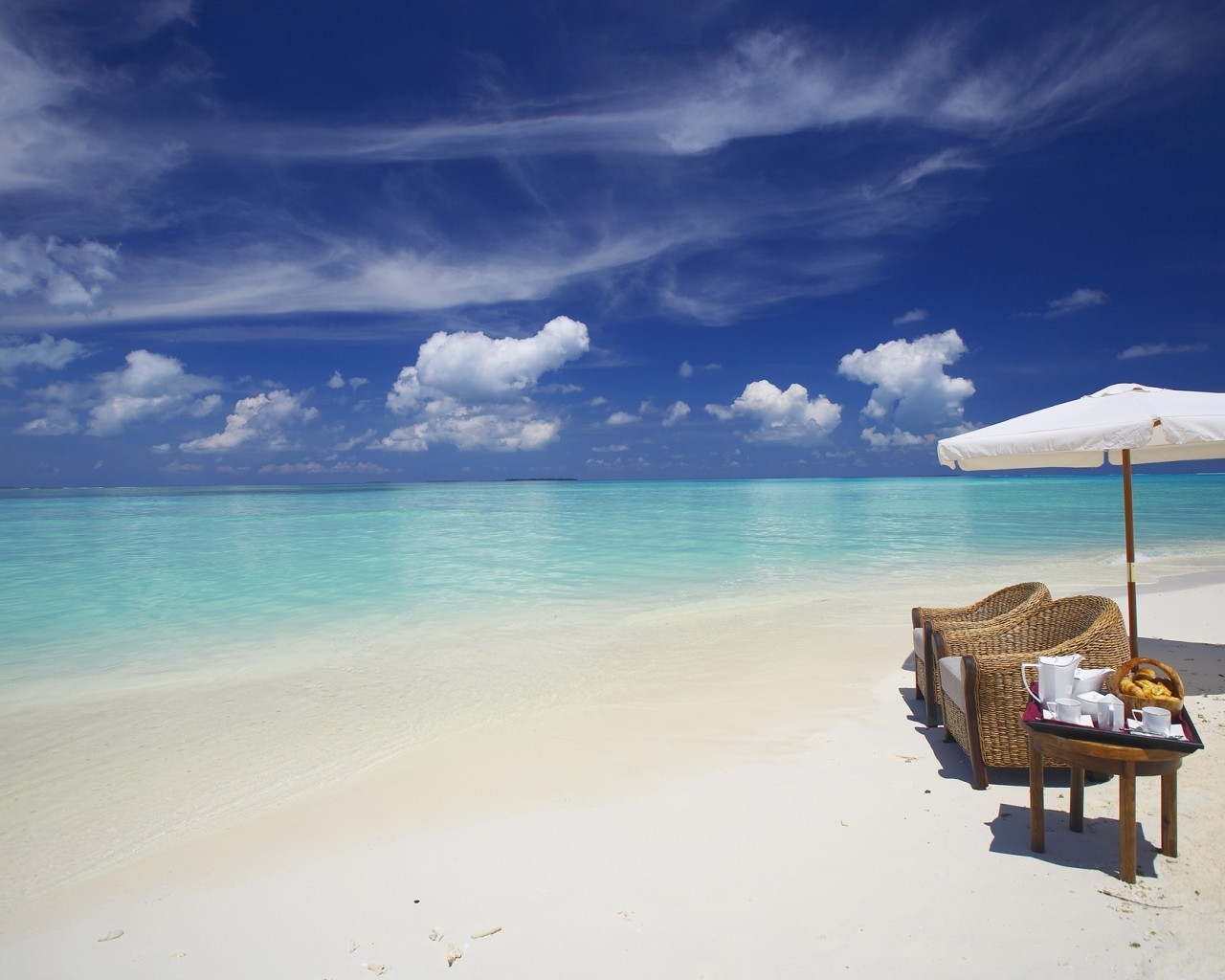 Private Beach Maldives for 1280 x 1024 resolution