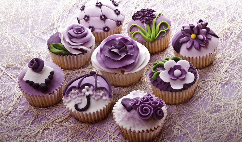 Purple Cupcakes for 1024 x 600 widescreen resolution